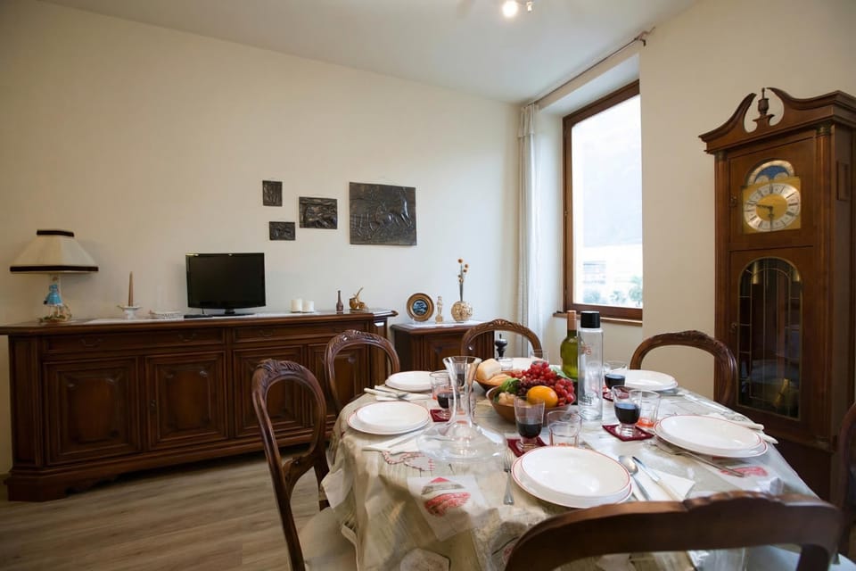 Family Apartment, 2 Bedrooms, Microwave (Appartamento Città Riva near the) | Dining