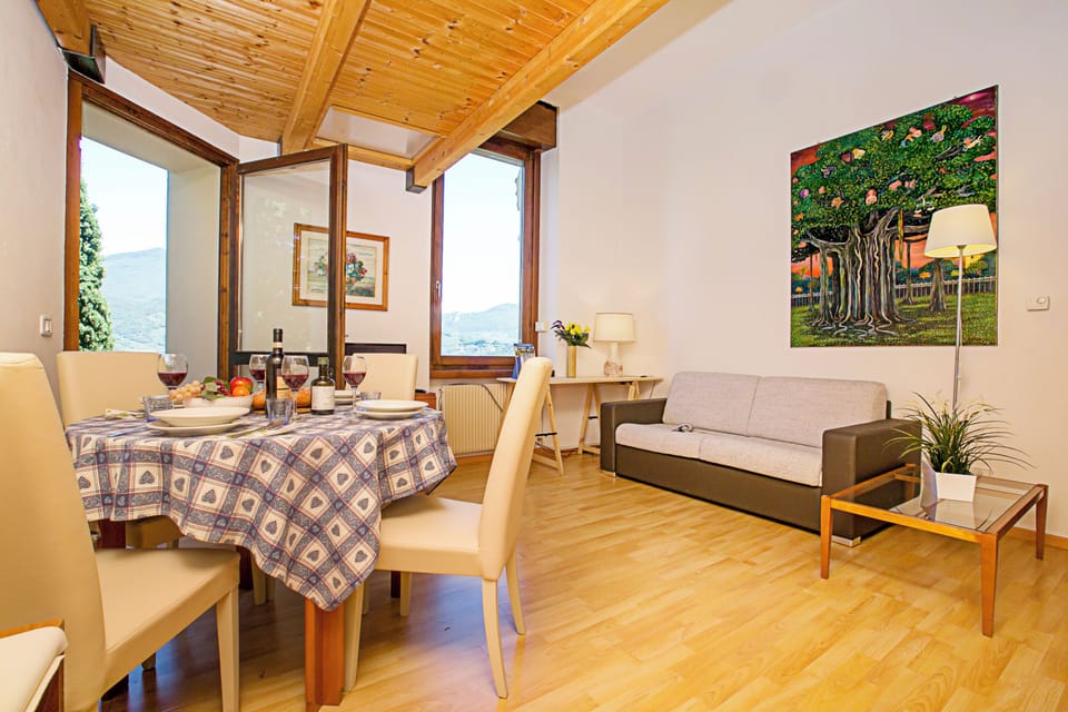 Family Apartment, Multiple Bedrooms (Appartamento Villa Lina) | Dining