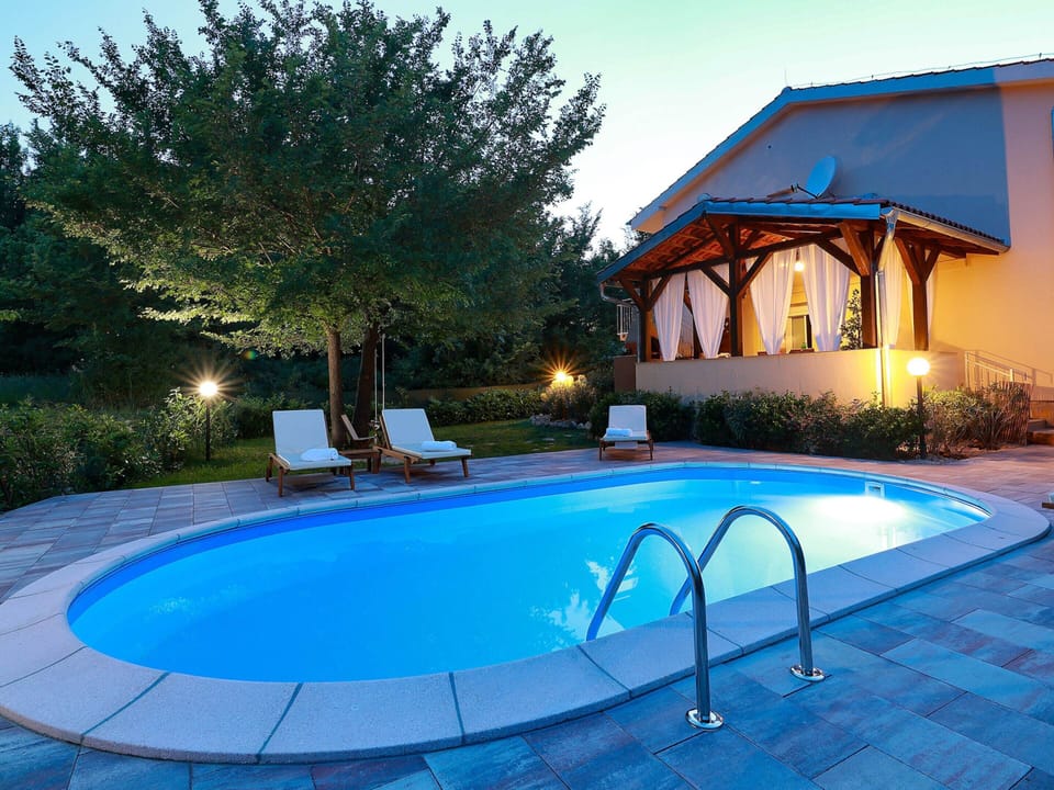 Apartment | Pool | Indoor pool, outdoor pool