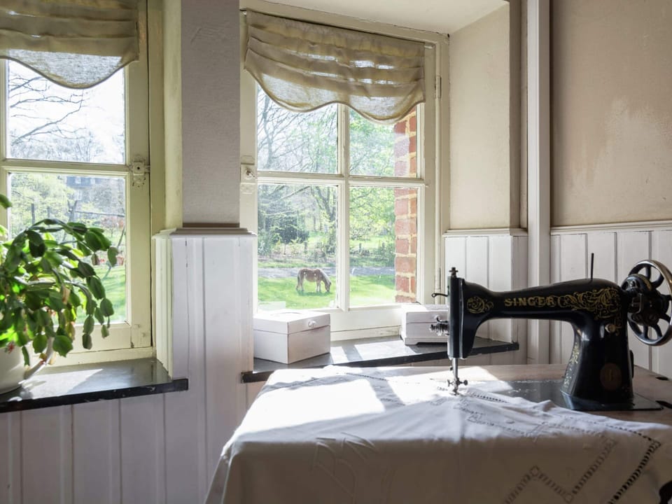 House | 6 bedrooms, individually furnished