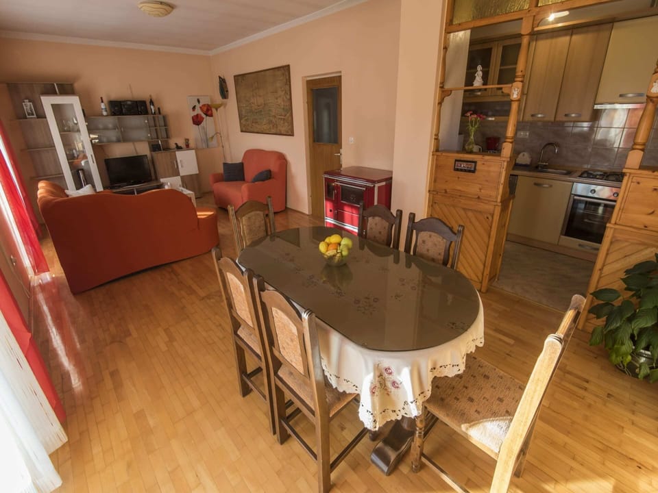 House | Dining