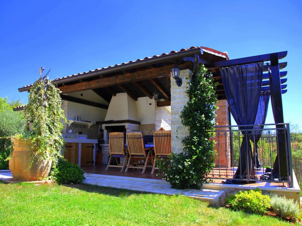 Villa | Balcony