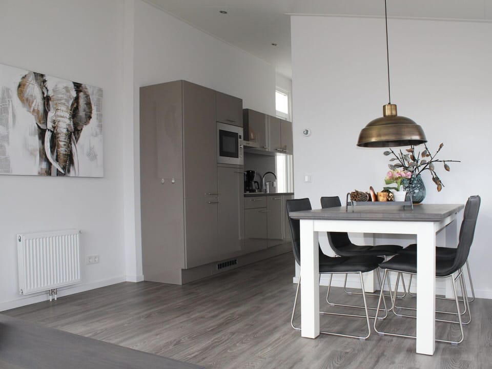Bungalow | Dining
