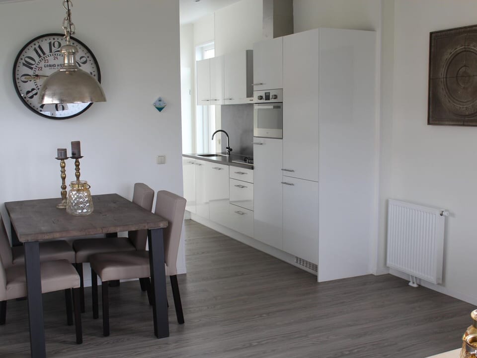 Bungalow | Dining