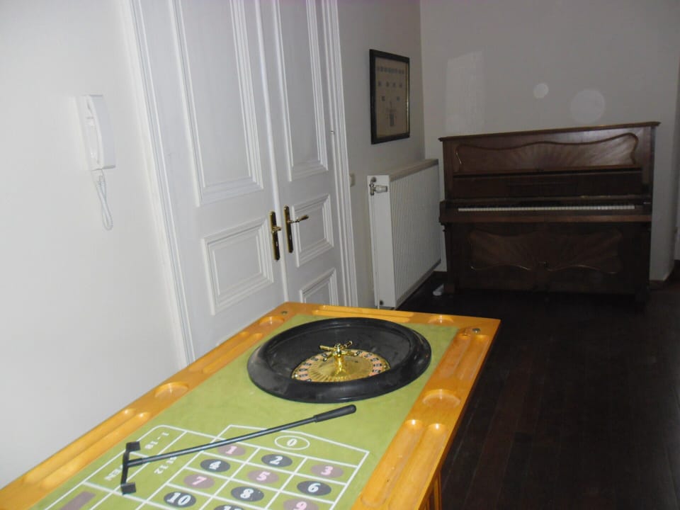 House | 15 bedrooms, individually furnished, bed sheets