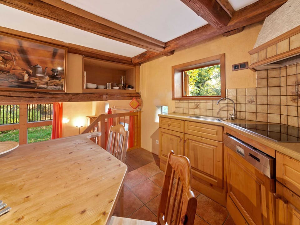 House | Private kitchen | Microwave, coffee/tea maker, toaster, highchair