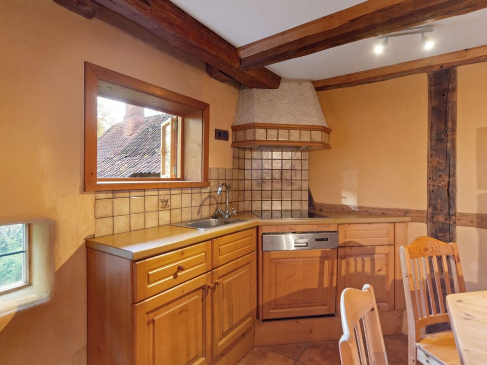 House | Private kitchen | Microwave, coffee/tea maker, toaster, highchair