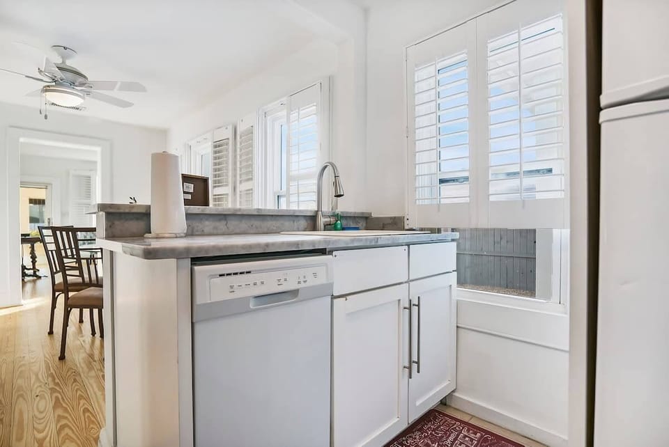 Dine and cook all together in the same room
