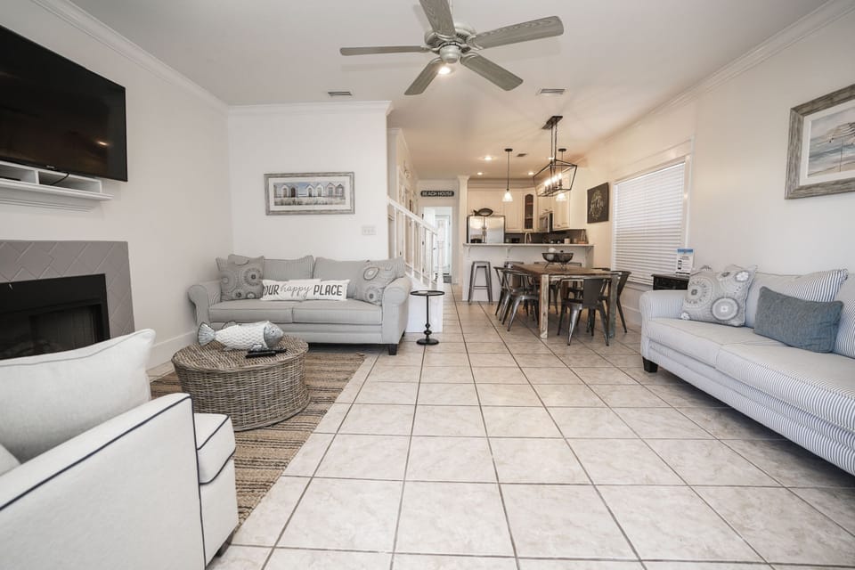 House, 4 Bedrooms, Pool Access | Living area | 55-inch LED TV with cable channels, TV