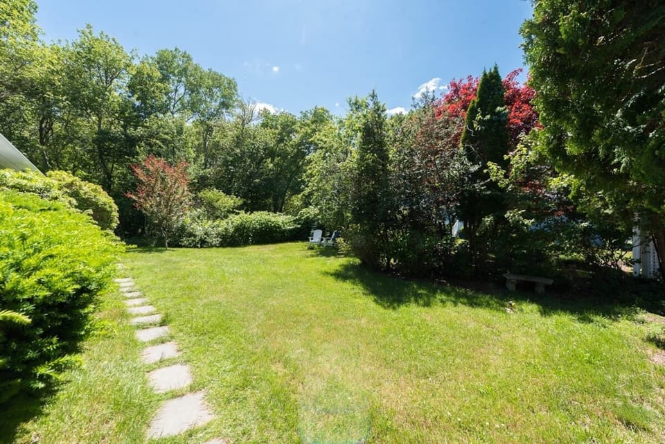 Embrace the surrounding privacy and nature! 