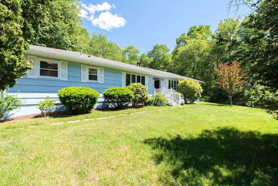 Beautiful 3 bedroom home near beach