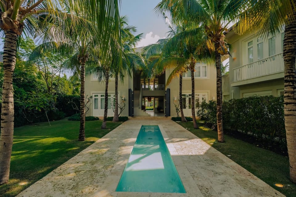 Amazing golf villa at luxury resort in Punta Cana w/ chef, golf carts and bikes (6634)