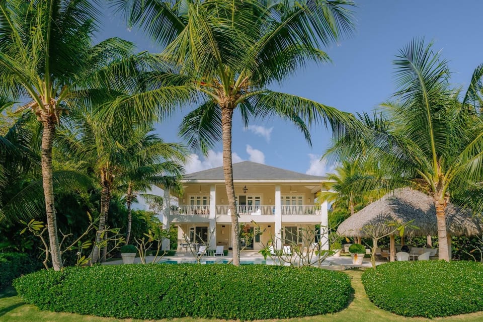 Amazing golf villa at luxury resort in Punta Cana w/ chef, golf carts and bikes (6631)