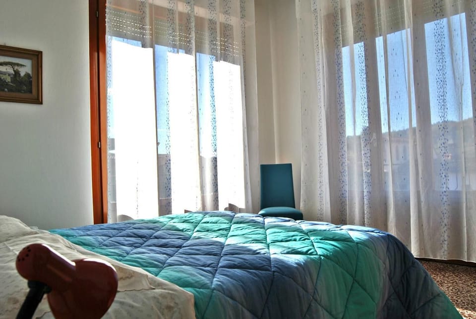 Economy Twin Room, Shared Bathroom | Desk, WiFi (free)