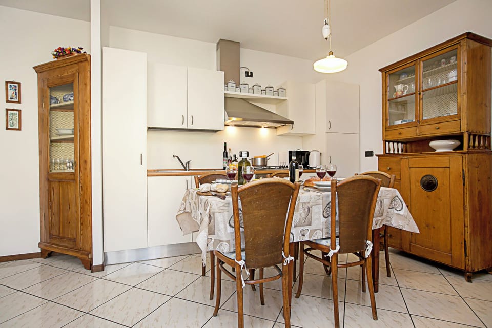 Family Apartment, 2 Bedrooms, Microwave (Riva Centro Apartment in Old Town) | Dining