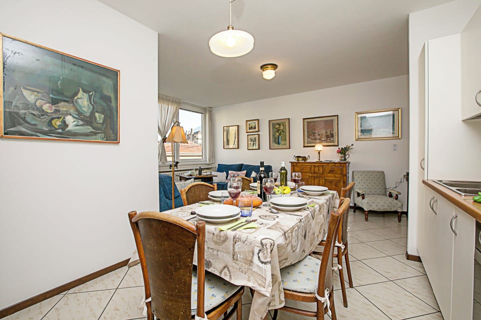 Family Apartment, 2 Bedrooms, Microwave (Riva Centro Apartment in Old Town) | Dining