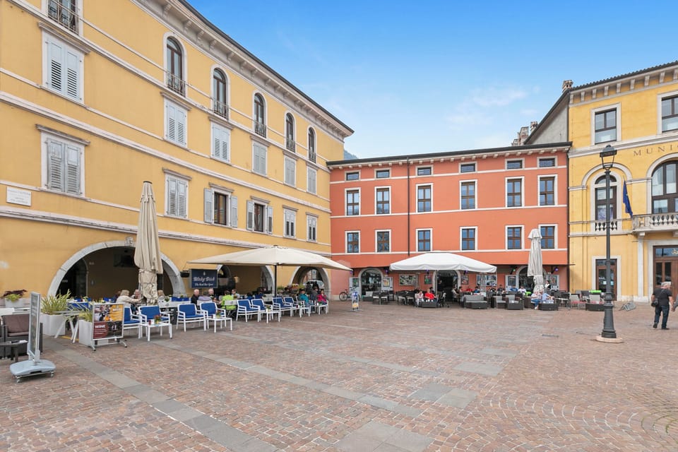 Family Apartment, 1 Bedroom, Microwave, Lakeside (Lake View Historical Center Apartment) | Outdoor dining