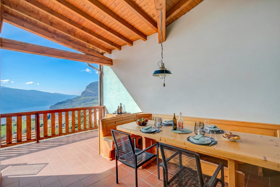 Family Apartment, 2 Bedrooms, Microwave, Mountainside (Balcone sul Lago - Apartment with) | Outdoor dining