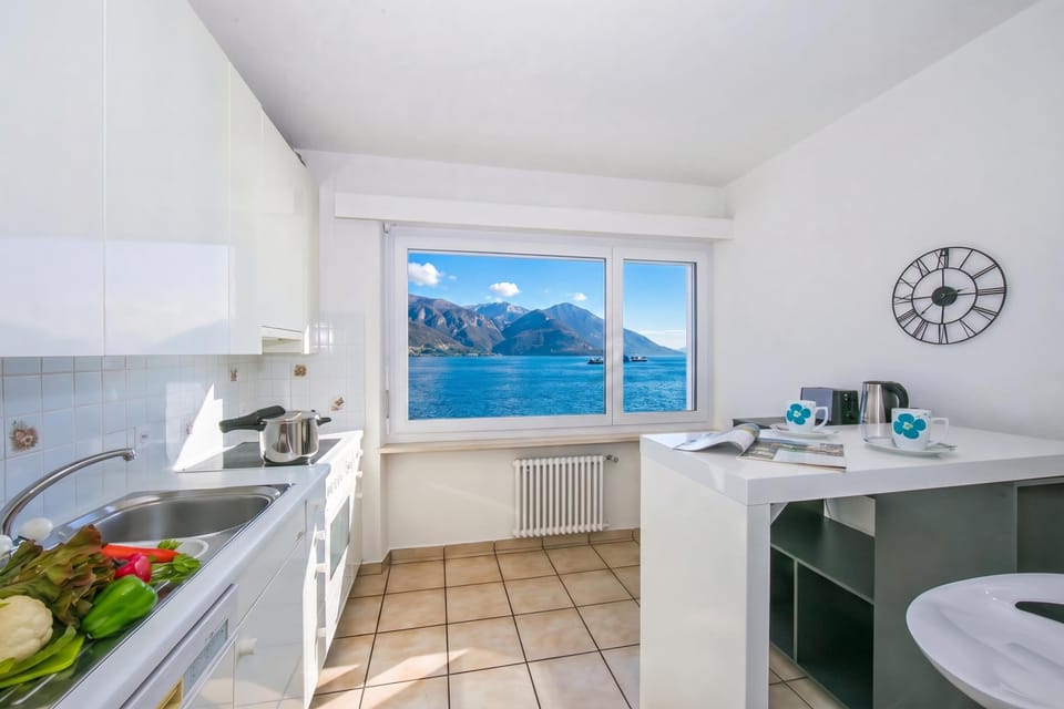 Family Apartment, 2 Bedrooms, Balcony (On the Lake 2BR with Garage in Porto) | Private kitchen | Coffee/tea maker, full-size fridge, microwave, oven