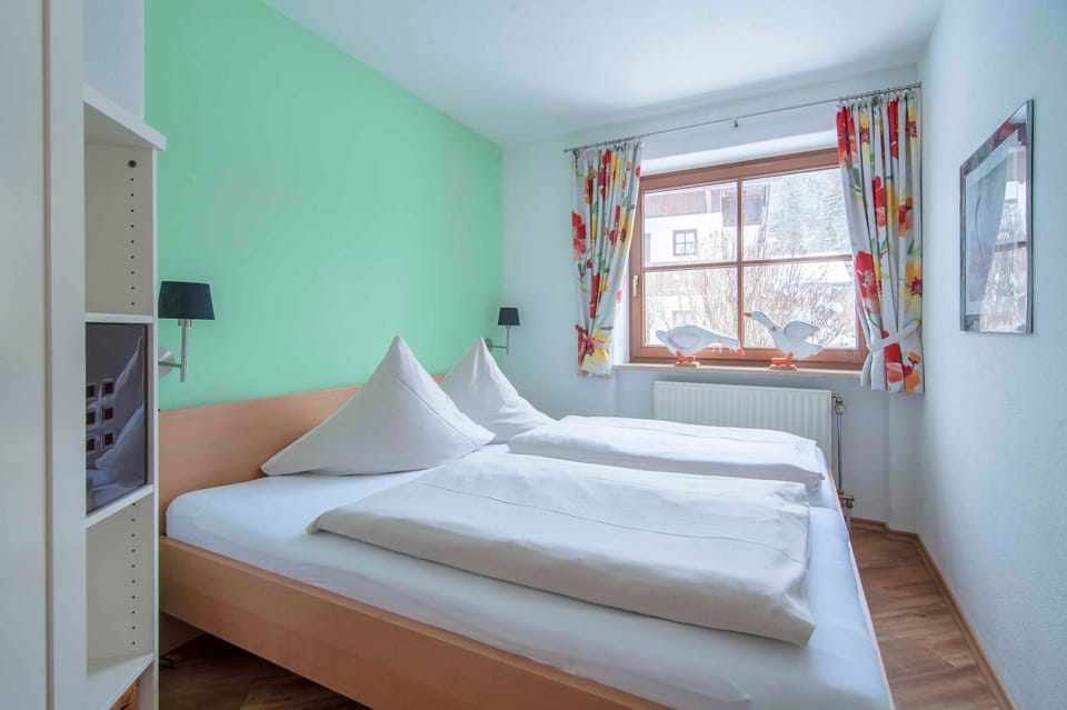 Apartment Am Sonneneck 1, 43sqm, terrace, kitchen, 1 bedroom, living room, max 2 p. Apartment in Ruhpolding