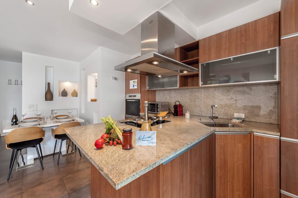 Family Apartment, 2 Bedrooms, Balcony (Art Apartment Locarno - Balcony and) | Private kitchen | Coffee/tea maker, full-size fridge, microwave, oven