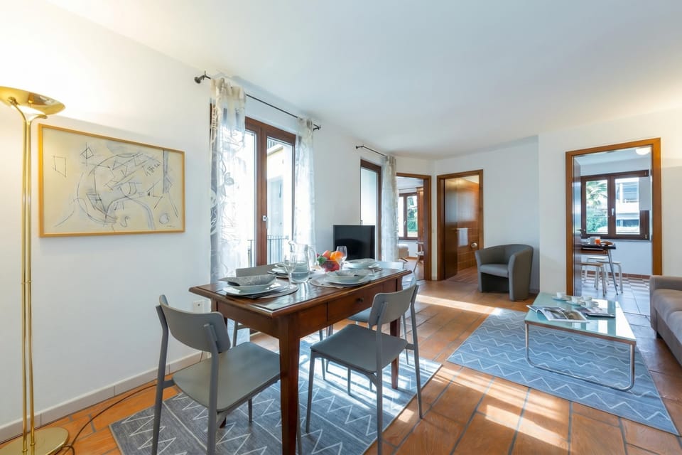 Family Apartment, 1 Bedroom, Balcony (Casa Chiara Muralto) | Dining