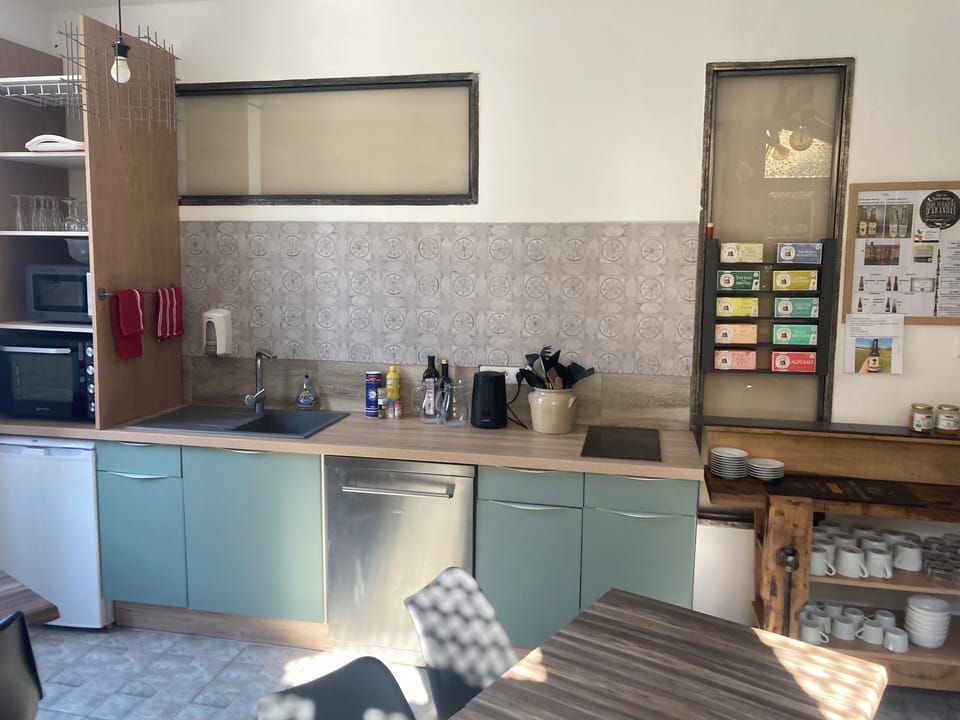 Mini-fridge, microwave, oven, stovetop