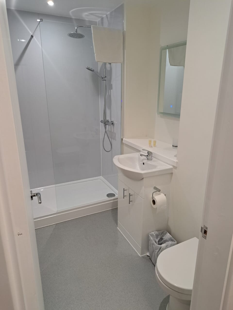 Double Room | Bathroom | Shower, hair dryer, towels, soap