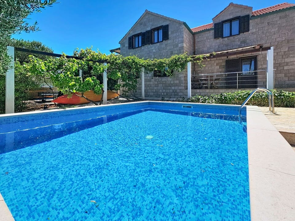 Swimming Pool, Blue, Resort, Composite Material, Water Feature, Leisure, Eco Hotel, Shade, Estate, Villa