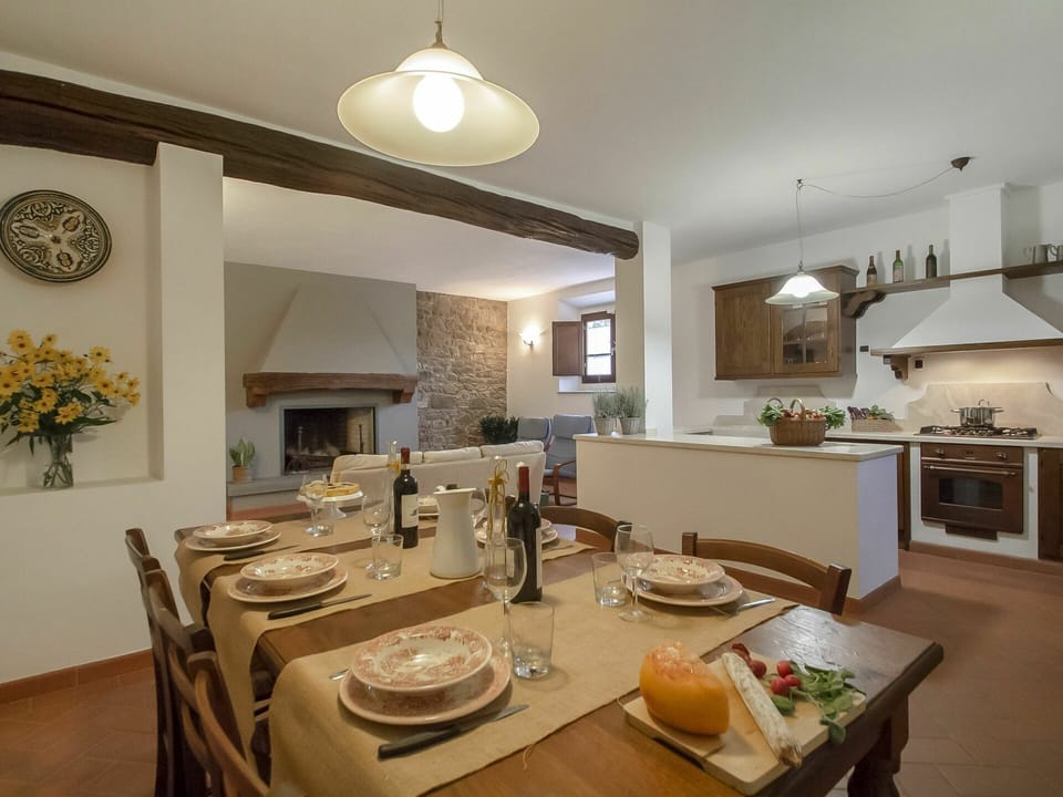 Room, Property, Interior Design, Furniture, Building, Dining Room, Table, Ceiling, Real Estate, House