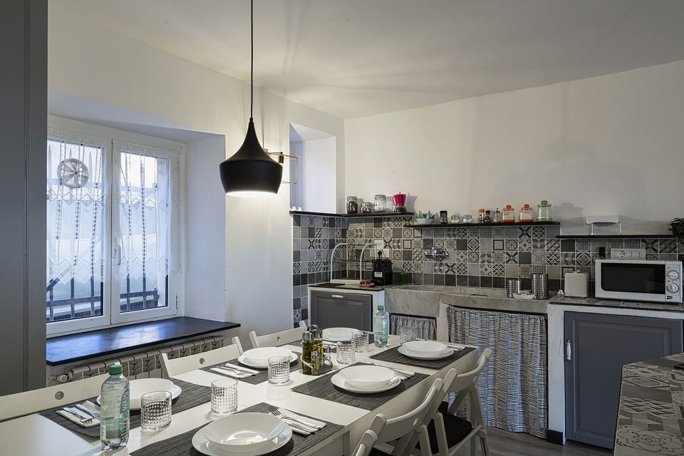 Apartment, 3 Bedrooms | Private kitchen | Full-size fridge, microwave, oven, stovetop
