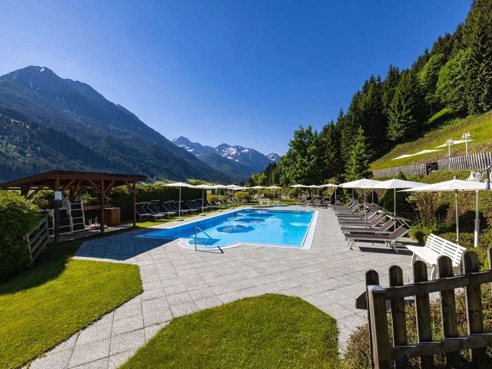 Apartment | Pool | Indoor pool, outdoor pool