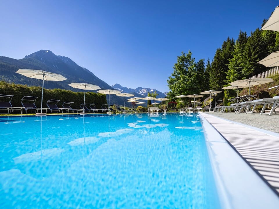 Apartment | Pool | Indoor pool, outdoor pool