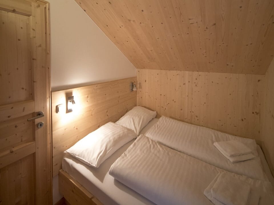 Chalet | 3 bedrooms, individually furnished, bed sheets
