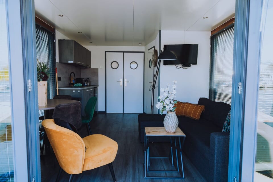 Mobile Home | Living room