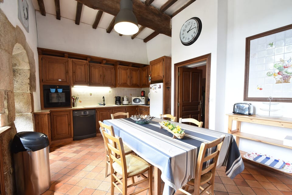 House | Private kitchen | Stovetop, highchair