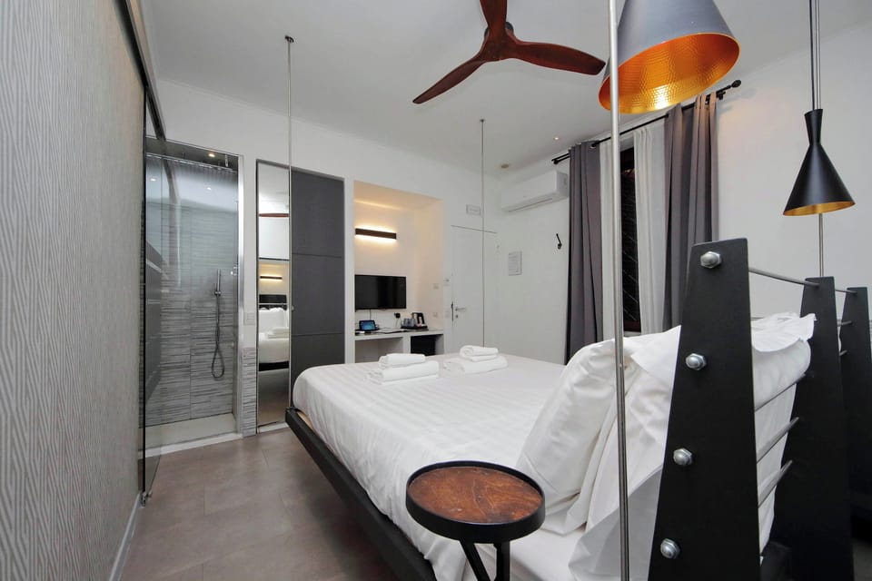 Deluxe Room | Memory foam beds, minibar, in-room safe, desk