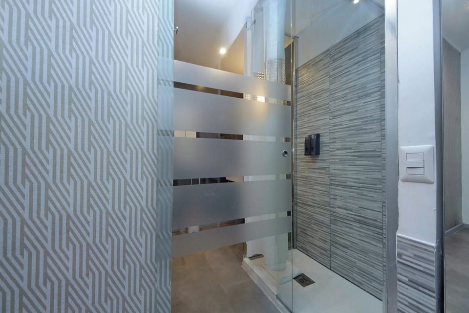 Deluxe Room | Memory foam beds, minibar, in-room safe, desk