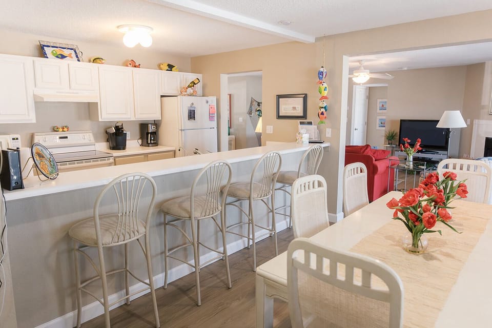 BREAKFAST BAR AND KITCHEN