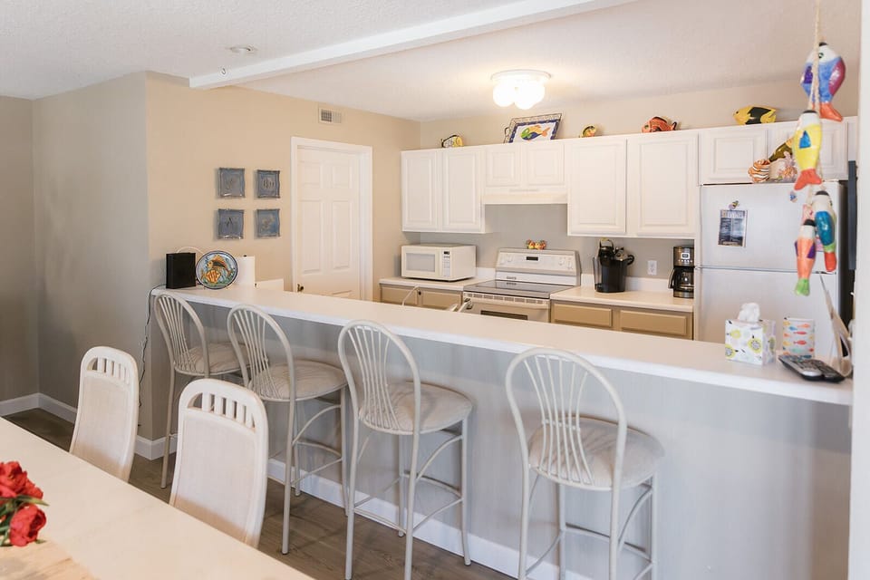 BREAKFAST BAR AND KITCHEN