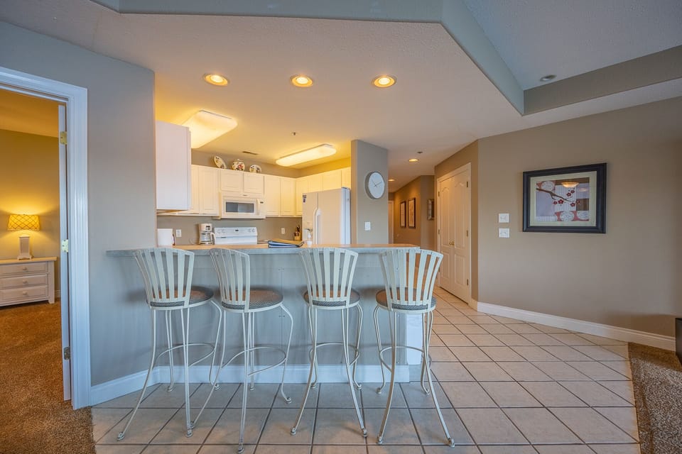 Breakfast bar and kitchen