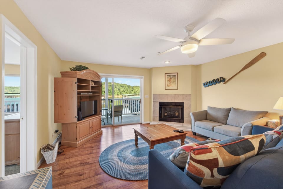 LAKEVIEW LIVING AREA