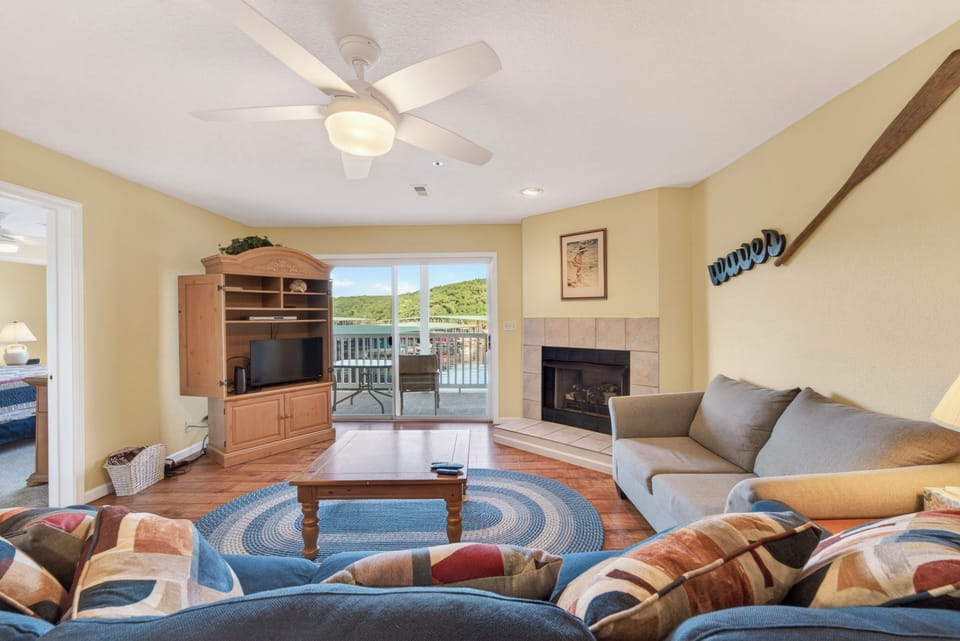 LAKEVIEW LIVING AREA
