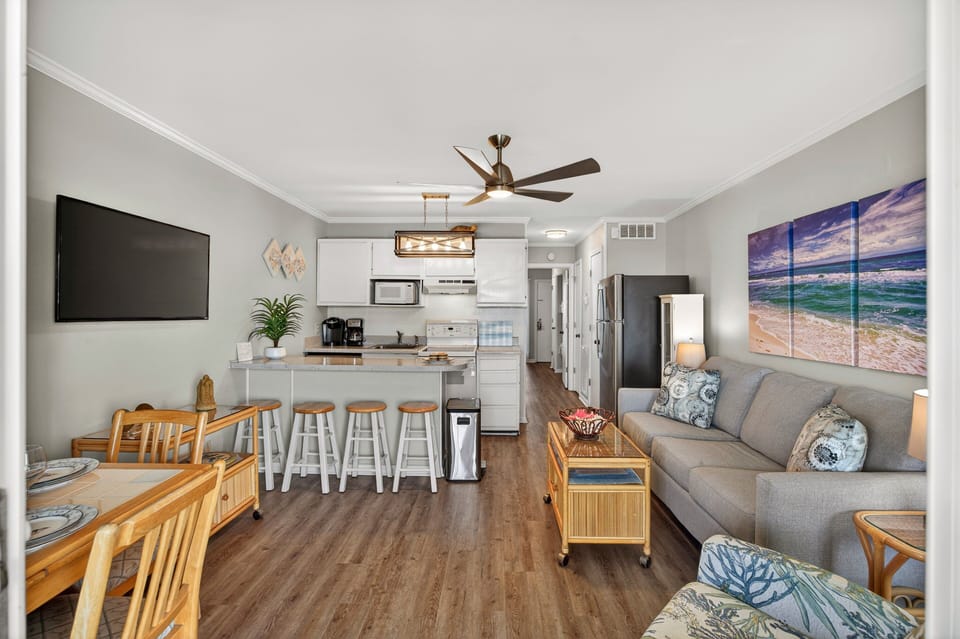 Open concept floor plan - with living room, kitchen, and dining