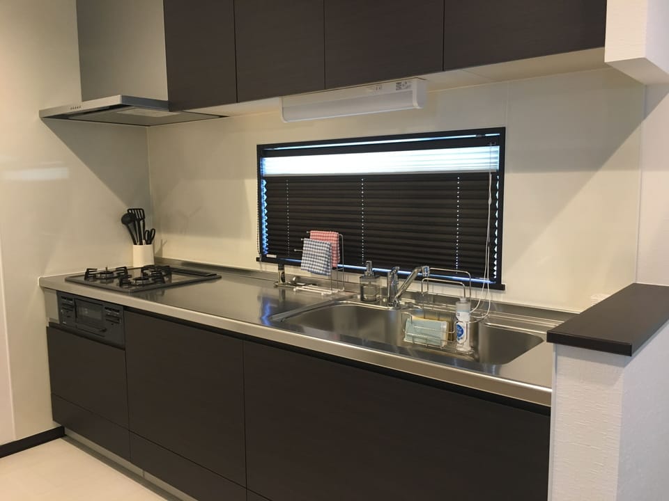 3 Bedroom House | Private kitchenette | Full-size fridge, microwave, stovetop, electric kettle