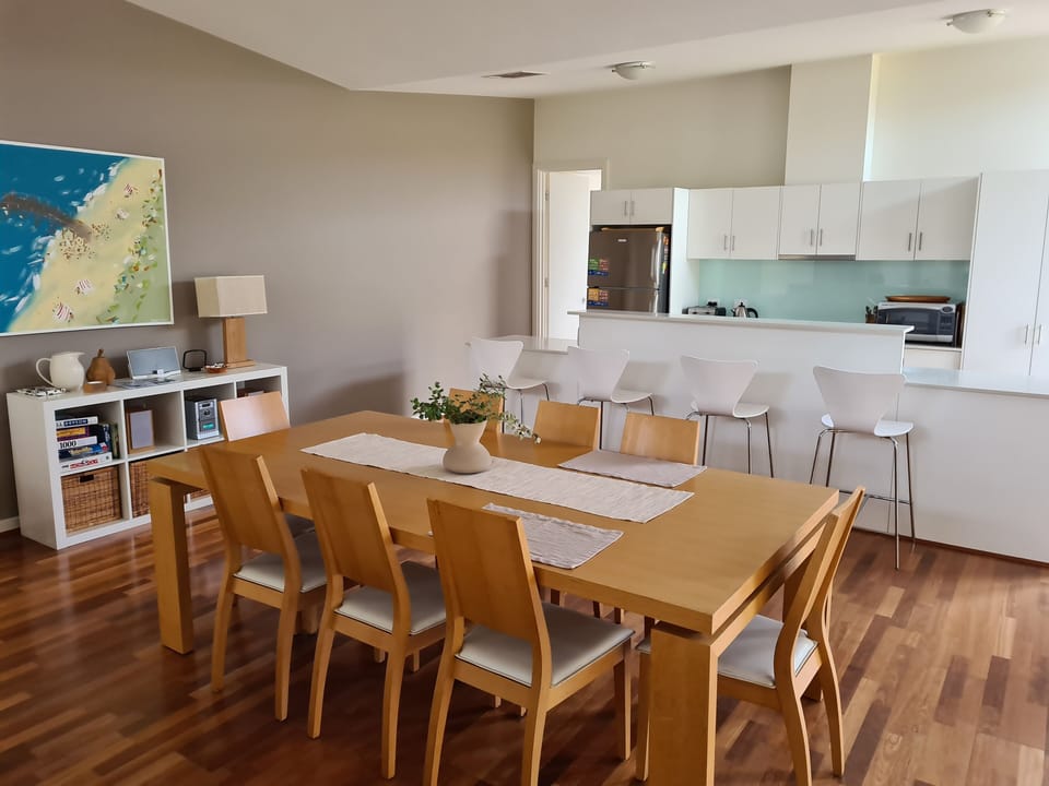 Villa 47, South Shores Resort Normanville - dining and kitchen areas