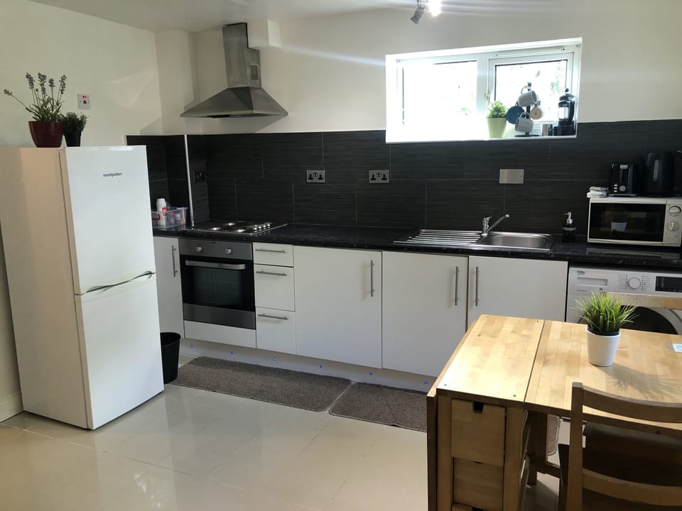 Comfort Apartment, 2 Bedrooms, Kitchen | Living area | 32-inch flat-screen TV with satellite channels, Smart TV