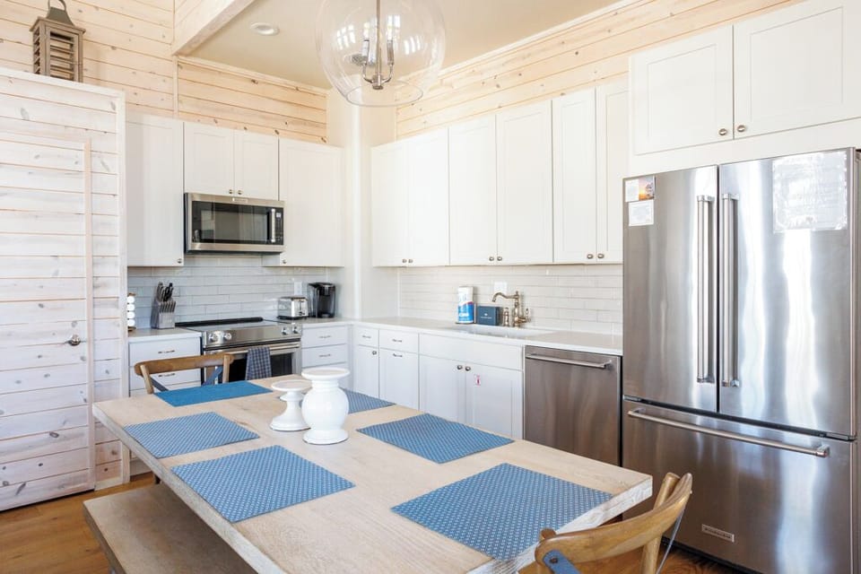 Kitchen, 2nd Floor