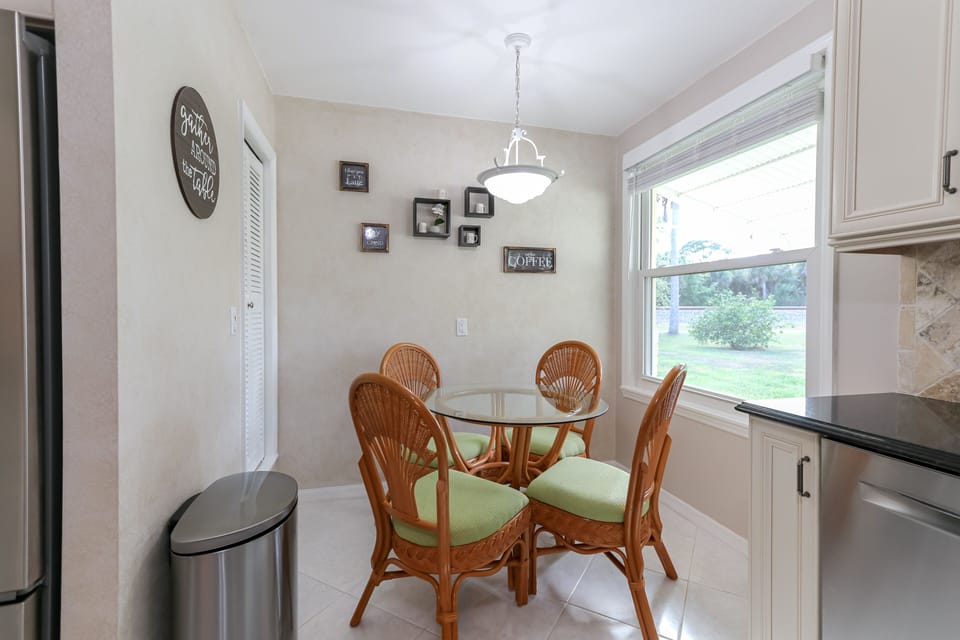 Eat-in Kitchen