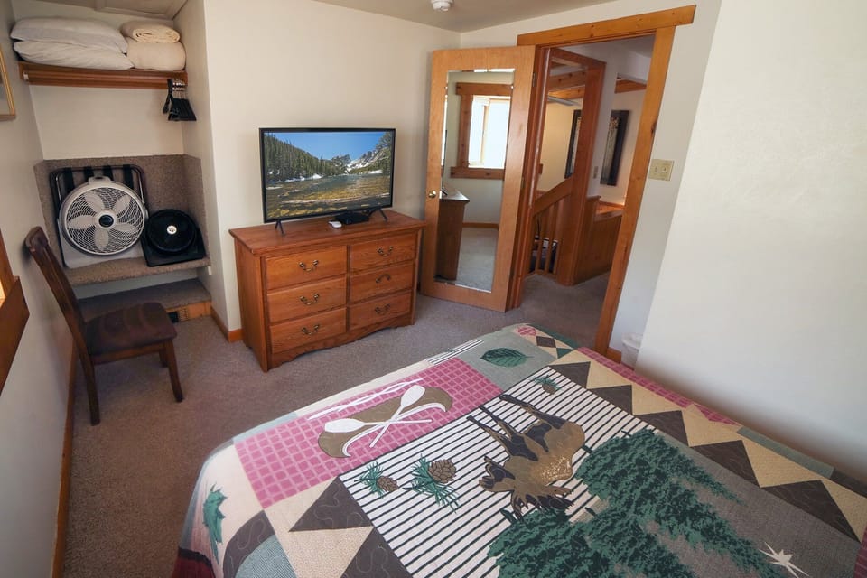 Bedroom with Queen Bed